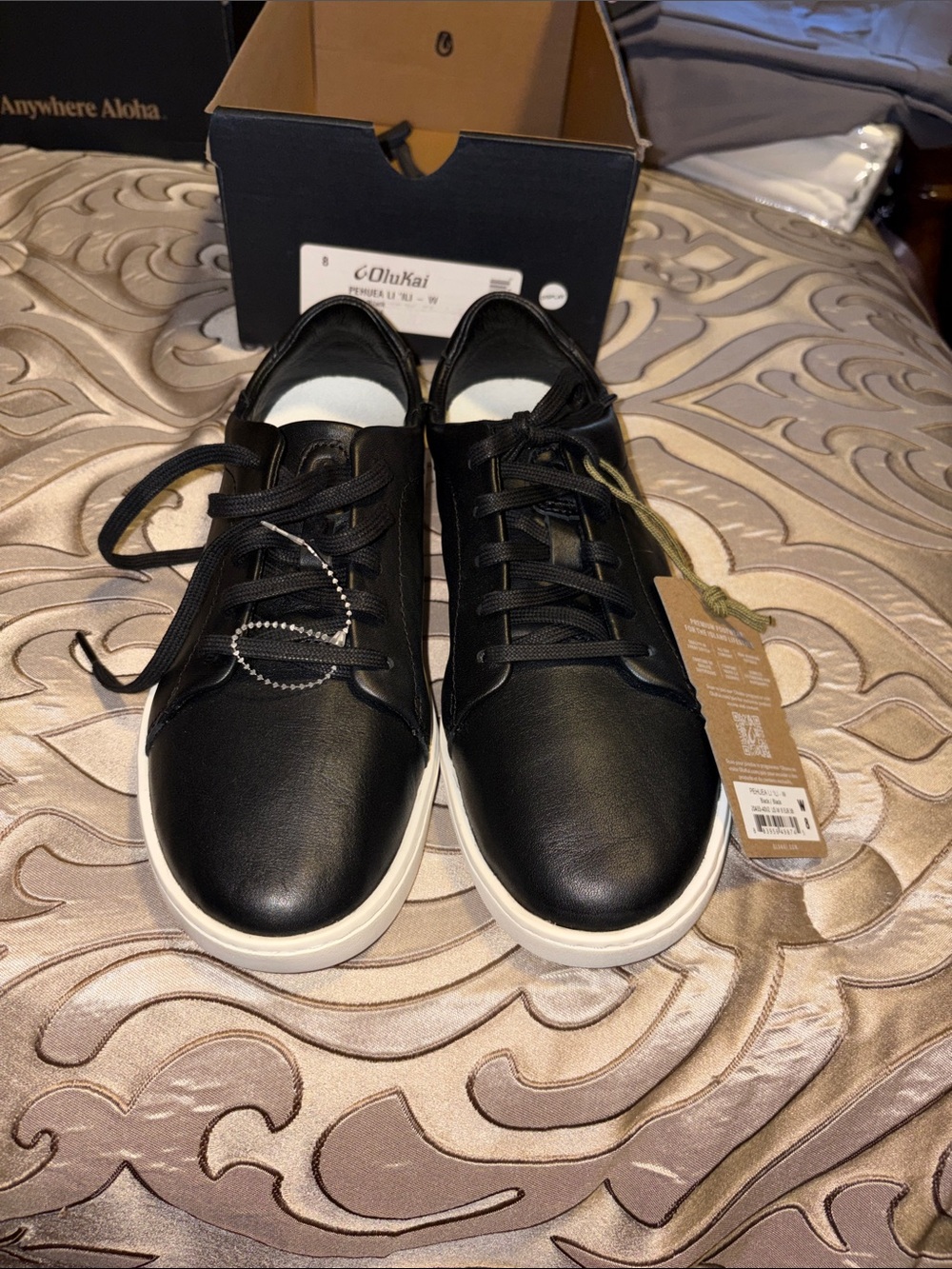 OLUKAI WOMEN'S PEHUEA LĪ ‘ILI SNEAKER BLACK/BLACK  Size 8 No lid Box